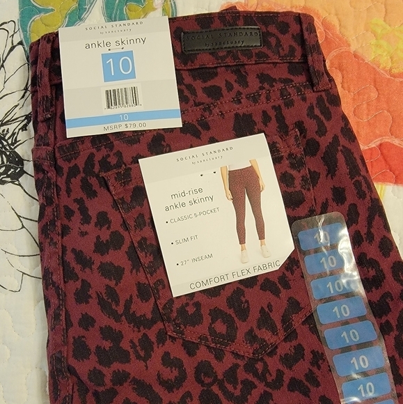 NWT Social Sanctuary Skinny Mid Rise Jeans - Picture 4 of 4